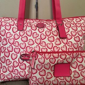 Coach Heart Print Signature Tote +Case F77539 VERY NICE!!(SOLD)